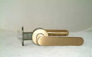 日本原装单舌通道执手门锁 功能五金与可靠工具的典范