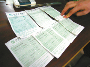 90后男生遭绑架，家人七次汇款五万赎回，门式起重机下惊魂一刻